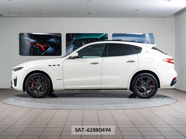 Maserati LEVANTE 2019-09 8221599-15