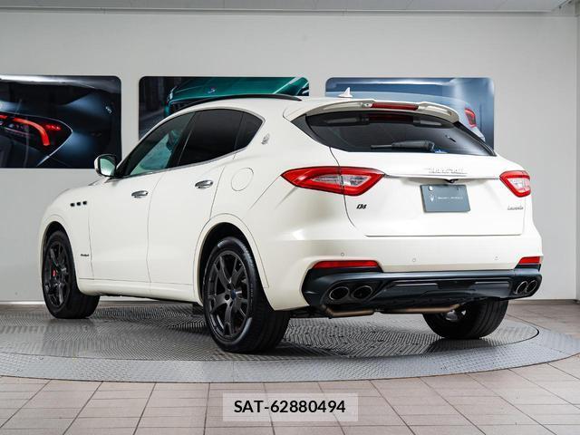Maserati LEVANTE 2019-09 8221599-16