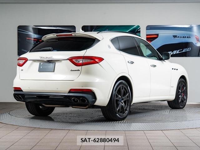 Maserati LEVANTE 2019-09 8221599-4