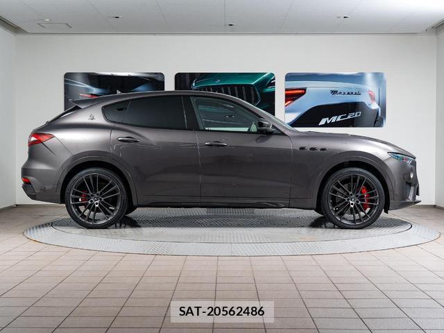 Maserati LEVANTE 2020-10 8221601-14