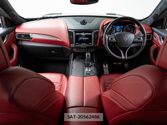 Maserati LEVANTE 2020-10 8221601-3