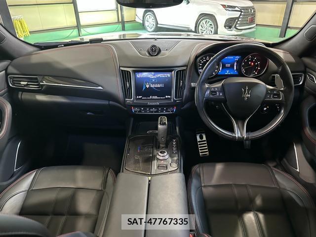 Maserati LEVANTE 2021-06 8223006-3