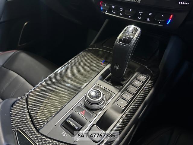 Maserati LEVANTE 2021-06 8223006-9