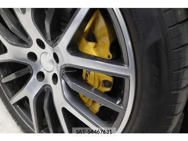 Maserati LEVANTE 2017-06 8223579-10