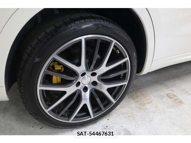 Maserati LEVANTE 2017-06 8223579-11