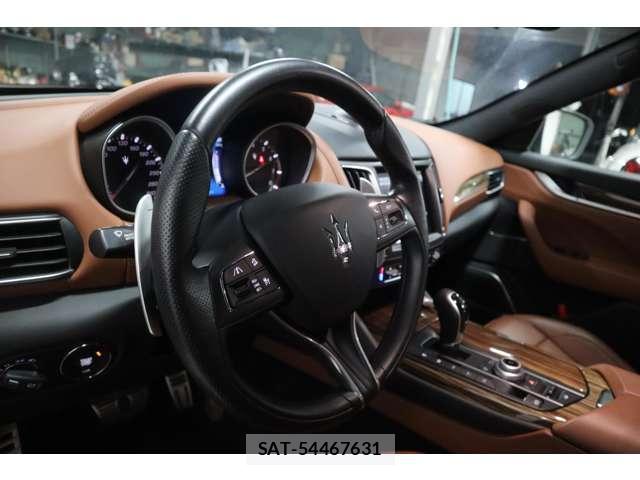 Maserati LEVANTE 2017-06 8223579-15