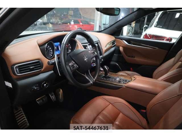 Maserati LEVANTE 2017-06 8223579-2