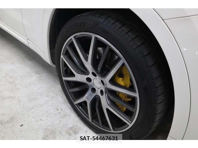 Maserati LEVANTE 2017-06 8223579-5