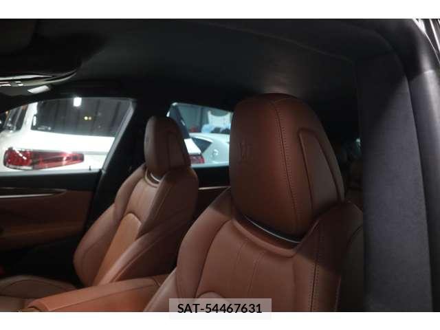 Maserati LEVANTE 2017-06 8223579-6