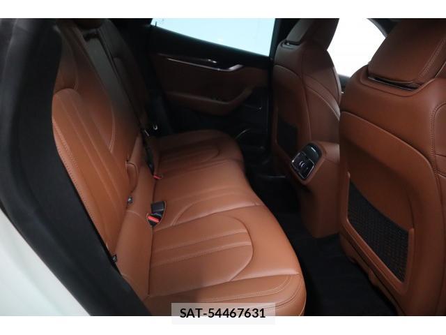 Maserati LEVANTE 2017-06 8223579-7