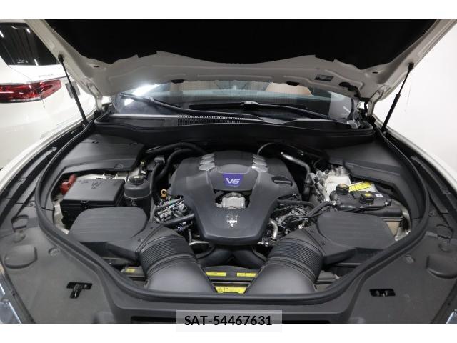 Maserati LEVANTE 2017-06 8223579-8