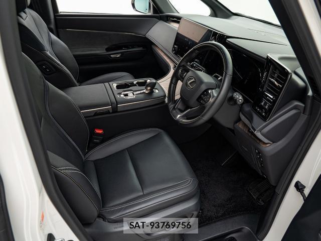 Lexus LM 2024-09 8218478-19