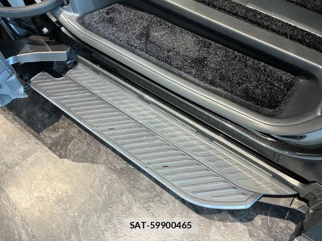 Lexus LM 2025-10 8220194-11