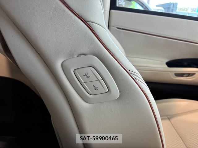 Lexus LM 2025-10 8220194-17