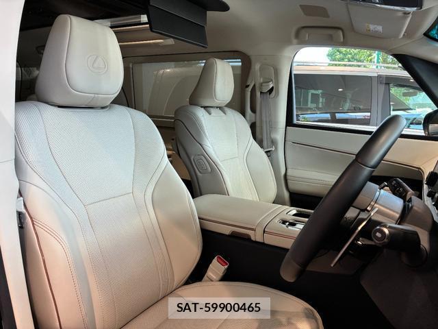 Lexus LM 2025-10 8220194-3