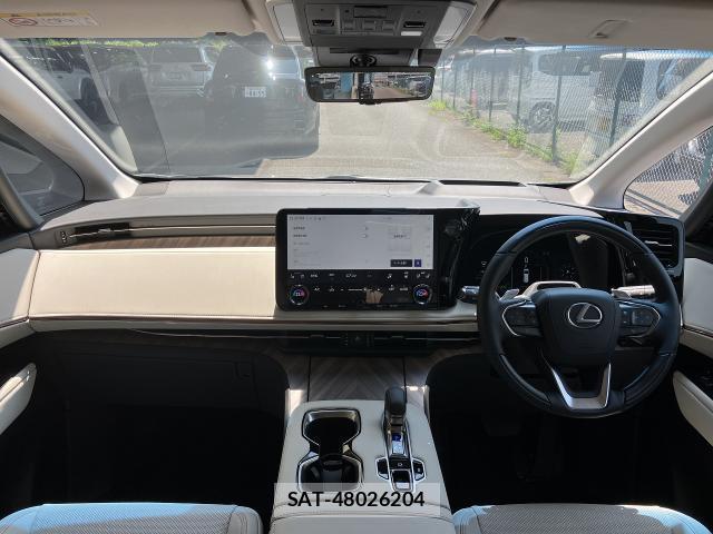 Lexus LM 2026-04 8224079-2