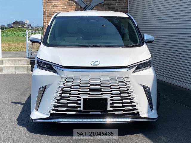 Lexus LM 2025-04 8224310-1