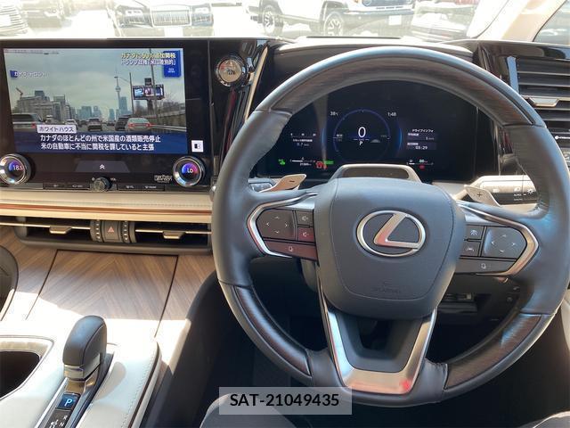 Lexus LM 2025-04 8224310-14