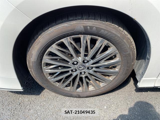 Lexus LM 2025-04 8224310-18