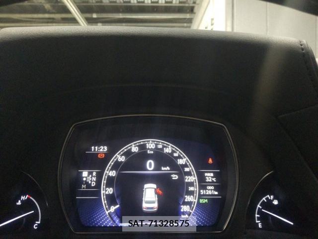 Lexus LS 2019-07 8217007-5