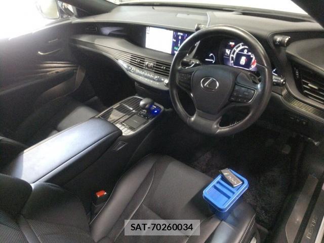 Lexus LS 2018-06 8217064-2