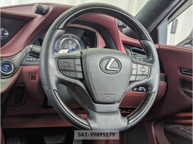 Lexus LS 2018-01 8217243-11