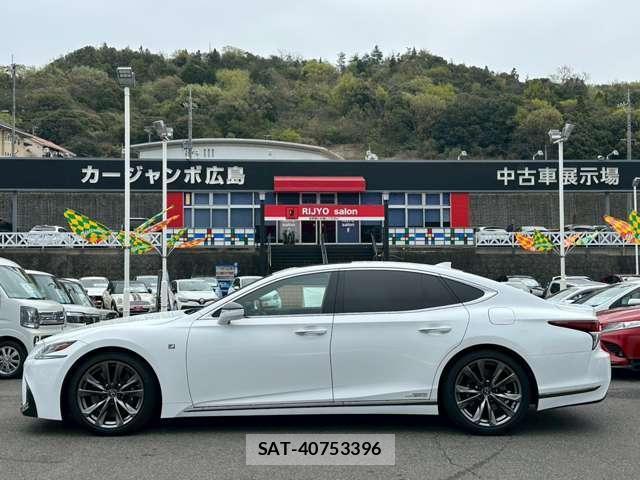 Lexus LS 2018-02 8218165-1