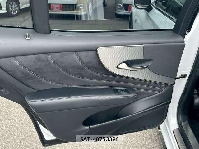 Lexus LS 2018-02 8218165-13