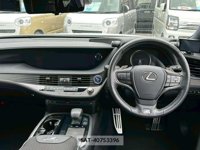 Lexus LS 2018-02 8218165-2
