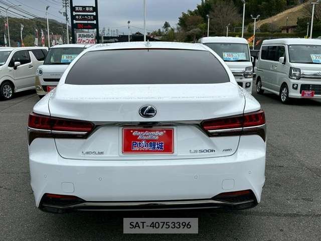 Lexus LS 2018-02 8218165-4