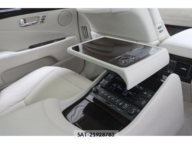 Lexus LS 2007-10 8220822-19