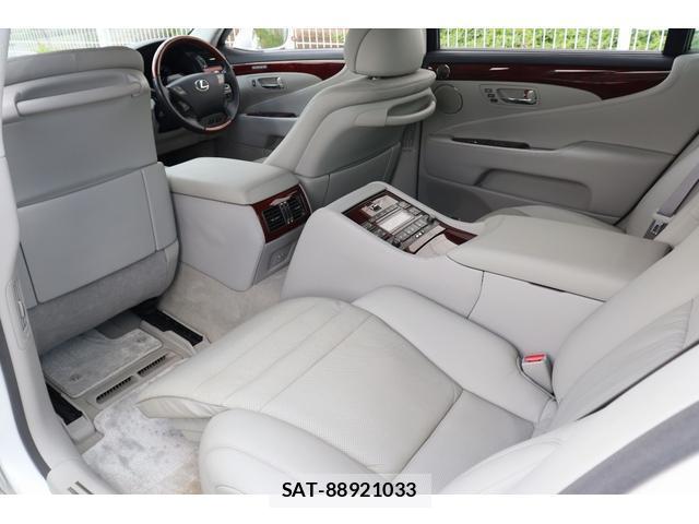 Lexus LS 2008-01 8220824-4