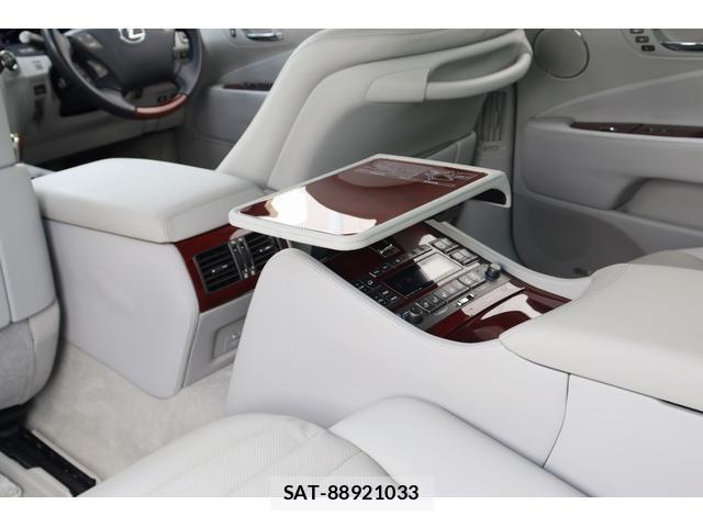 Lexus LS 2008-01 8220824-5
