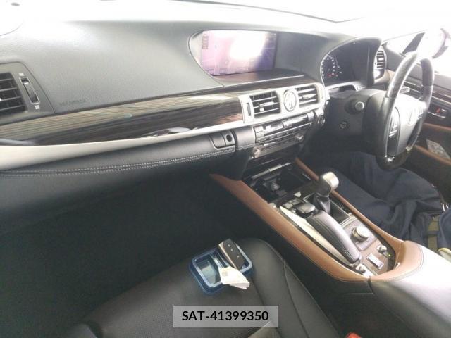 Lexus LS 2012-11 8221413-2