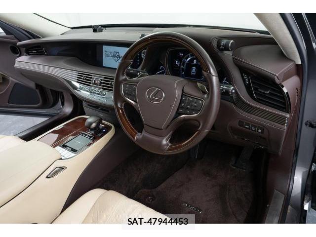 Lexus LS 2019-07 8221751-10