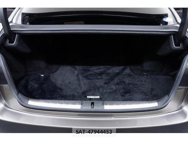 Lexus LS 2019-07 8221751-16