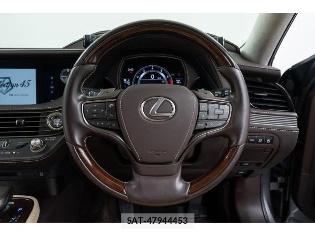 Lexus LS 2019-07 8221751-18
