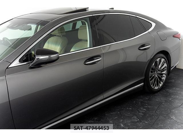 Lexus LS 2019-07 8221751-7