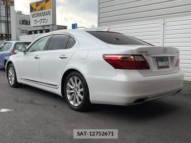 Lexus LS 2011-09 8221836-1