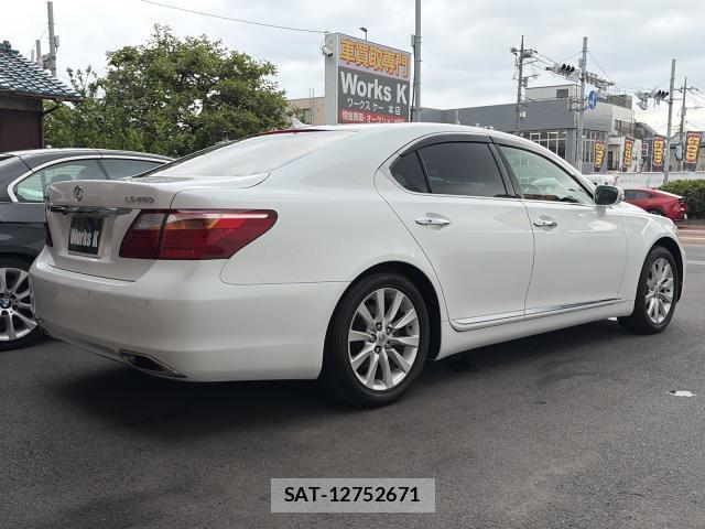 Lexus LS 2011-09 8221836-12