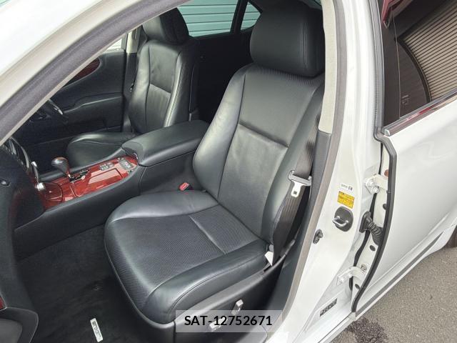 Lexus LS 2011-09 8221836-16