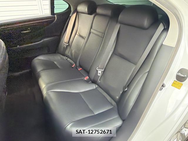 Lexus LS 2011-09 8221836-18