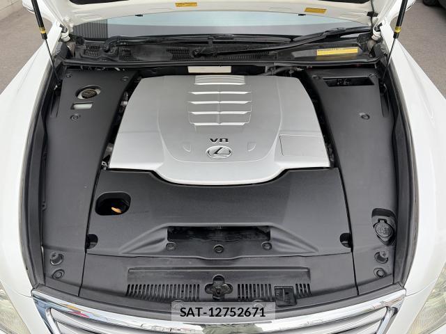 Lexus LS 2011-09 8221836-3