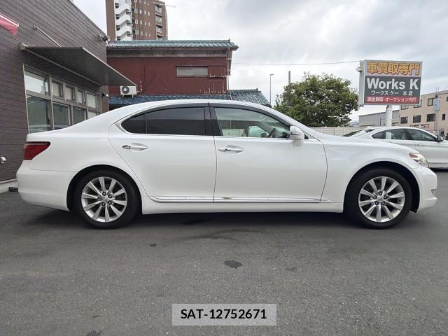 Lexus LS 2011-09 8221836-5