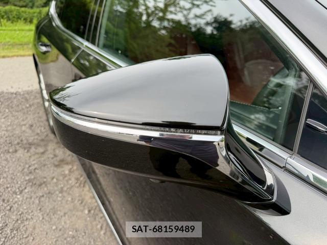 Lexus LS 2018-02 8223790-2