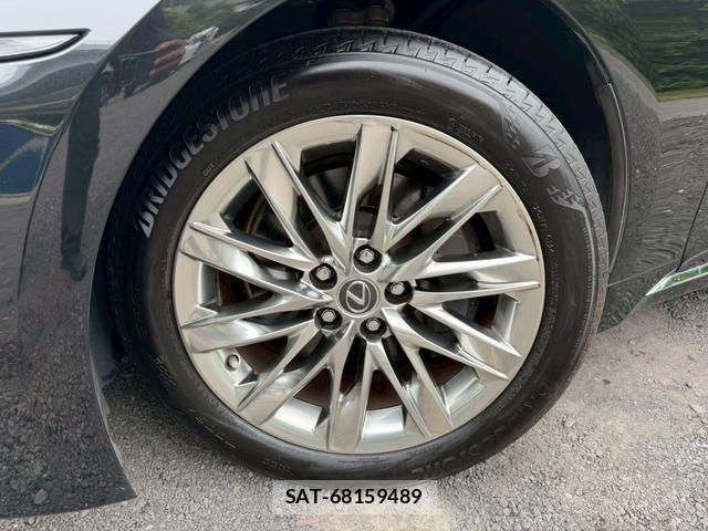 Lexus LS 2018-02 8223790-6