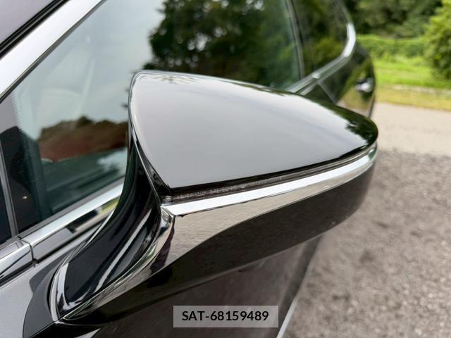 Lexus LS 2018-02 8223790-8