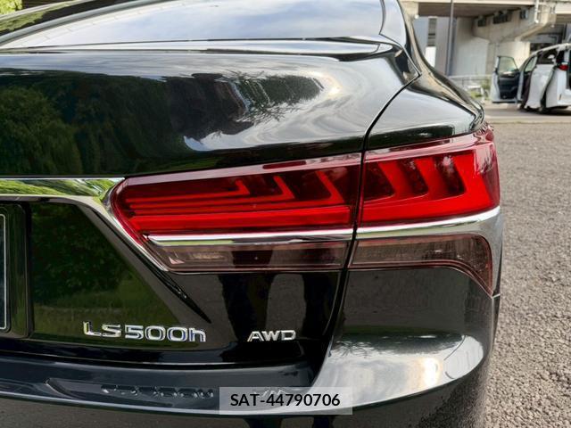 Lexus LS 2017-11 8223791-1