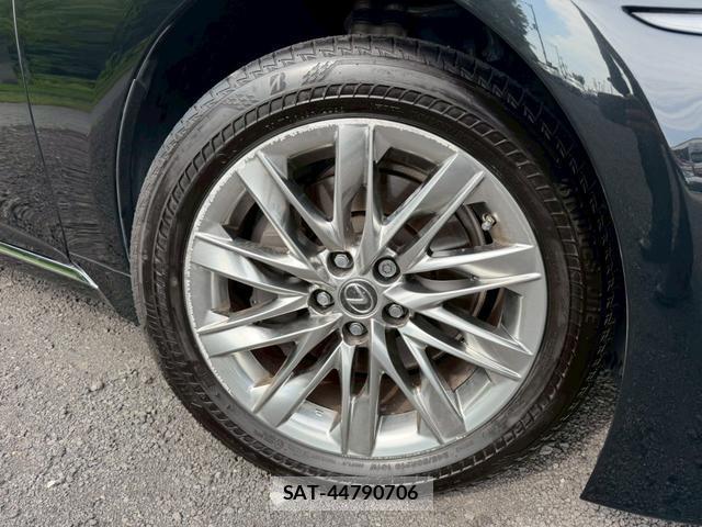 Lexus LS 2017-11 8223791-13