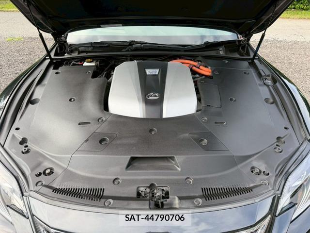 Lexus LS 2017-11 8223791-14